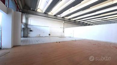 Immobile di 800 m² con 1 locale a Padova