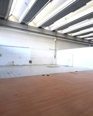Immobile di 800 m² con 1 locale a Padova