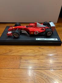 Modellino della Ferrari F2002