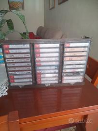 collezione di 33 musicassette 