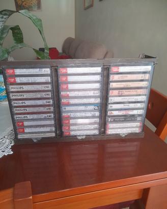 collezione di 33 musicassette 