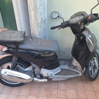 3 scooter preparati da consegne a domicilio