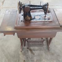 Macchina per cucire antica