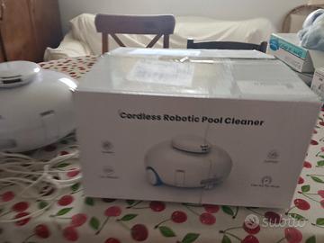 Robot per pulizia piscina 