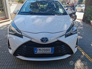 Privato vende Toyota Yaris 1.5 Hybrid 5 porte