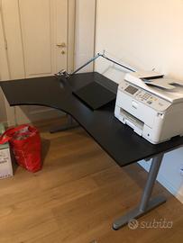 Scrivania amgolare nera