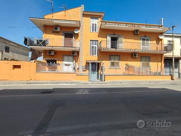 4 vani e doppi acc.ri con garage - zona cicalesi