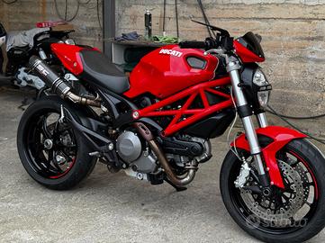 DUCATI Monster 796