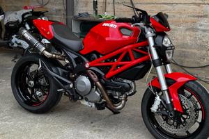 DUCATI Monster 796