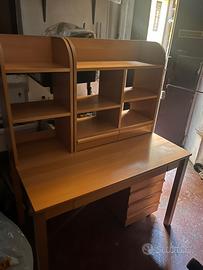 Scrivania Anton Ikea legno + ripiani/cassettiera