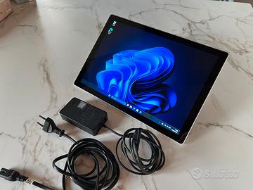 Microsoft Surface Pro 5 Windows 11 con caricatore