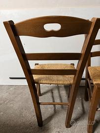 Sedie di legno e paglia