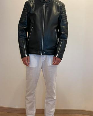 Giubbotto in pelle di colore neto marca Zara