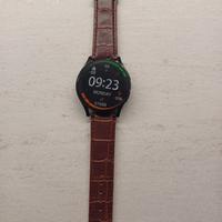 Smartwatch con quadrante tondo in vari colori