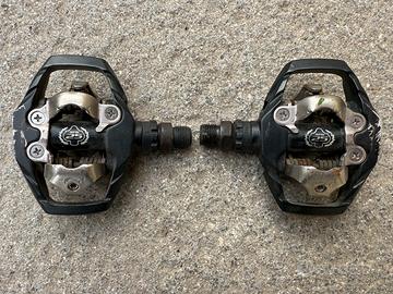 Pedali per bicicletta con attacchi (Shimano)