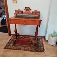 Piccolo scrittoio in legno 
