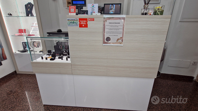 Banco cassa + vetrina espositiva