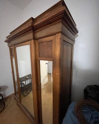 ARMADIO ARTIGIANALE IN LEGNO