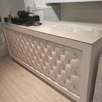 Mobile con imbottitura in pelle