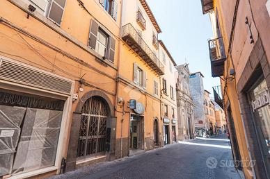2 LOCALI A VITERBO