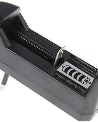 Caricabatteria 3,7V per Batteria Litio 18650