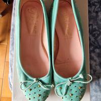 Ballerine in camoscio con piccole borchie