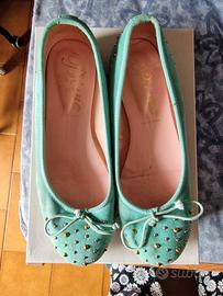 Ballerine in camoscio con piccole borchie