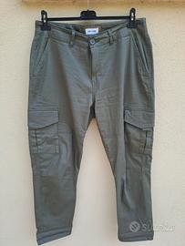 Pantaloni con tasconi