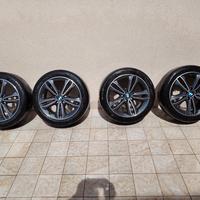 Kit cerchi e gomme da 17" originali BMW 
