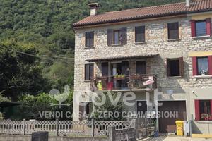 Casa indipendente di 140 m² con 3 locali e box aut