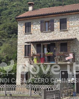 Casa indipendente di 140 m² con 3 locali e box aut