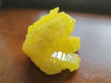 Zolfo cluster giallo minerale naturale
