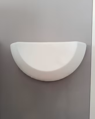 due applique bianche da soggiorno - Guzzini