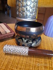 Campana tibetana in set meditazione.