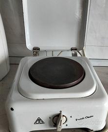 Fornello elettrico con una piastra riscaldante