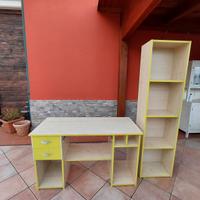 Scrivania e libreria