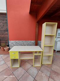 Scrivania e libreria