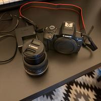 Macchina fotografica Canon EOS R100