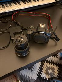 Macchina fotografica Canon EOS R100