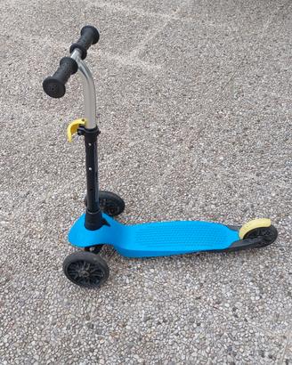 Monopattino a tre ruote per bambini