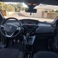 Lancia y