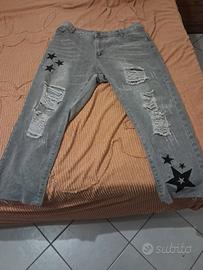 Jeans Grigi con Stelle e Strappi