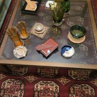 Tavolo con base in ottone