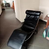 chaise longue  Le Corbusier prodotto da Alivar 