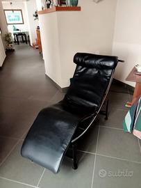chaise longue  Le Corbusier prodotto da Alivar 