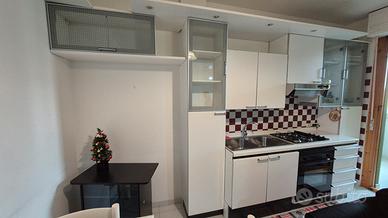 cucina snaidero con tavolo allungabile e 4 sedie