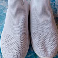 Sneakers sportive da donna- Colore bianco  n.ro 36