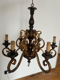 Lampadario classico in legno e ferro dorato