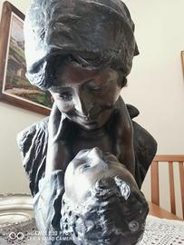 statua in bronzo "maternità" 