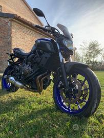 Yamaha MT-07 - 2018 Blu e grintosa (depotenziata)